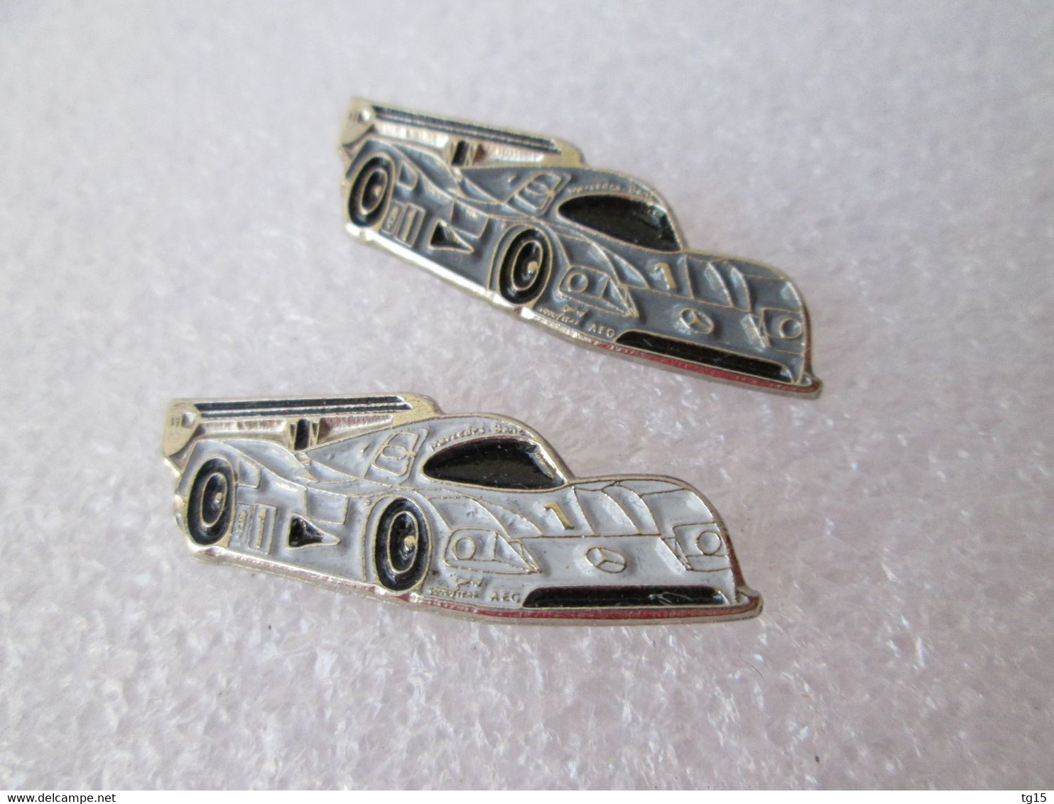 PIN'S    LOT 2 MERCEDES BENZ  SAUBER C 9 - Mercedes