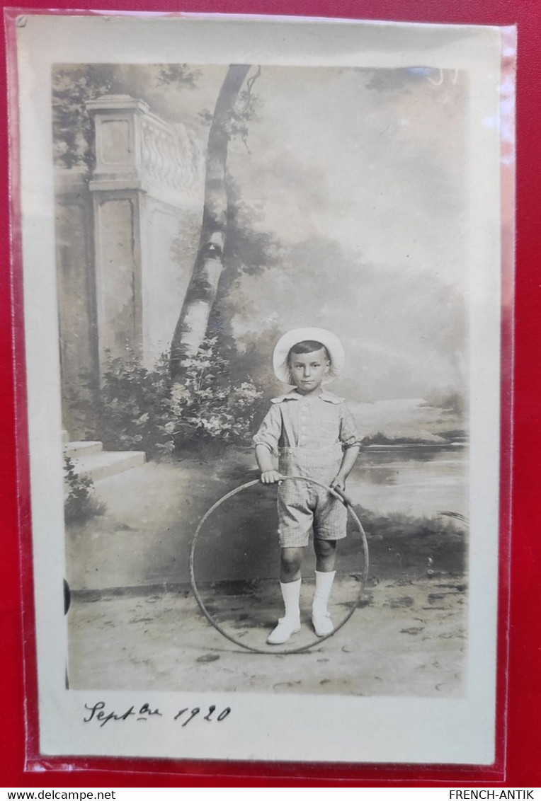 CARTE PHOTO ENFANT VIEUX JOUET SEPTEMBRE 1920 - Autres & Non Classés