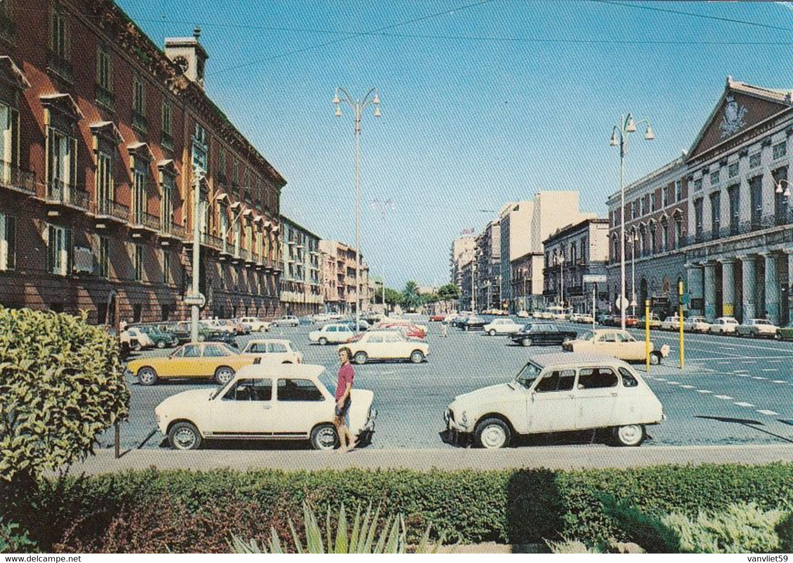 BARI-CORSO VITTORIO EMANUELE-AUTO CAR VOITURES-=CITROEN DYANE=-CARTOLINA VERA FOTOGRAFIA- VIAGGIATA IL 21-8-1975 - Bari