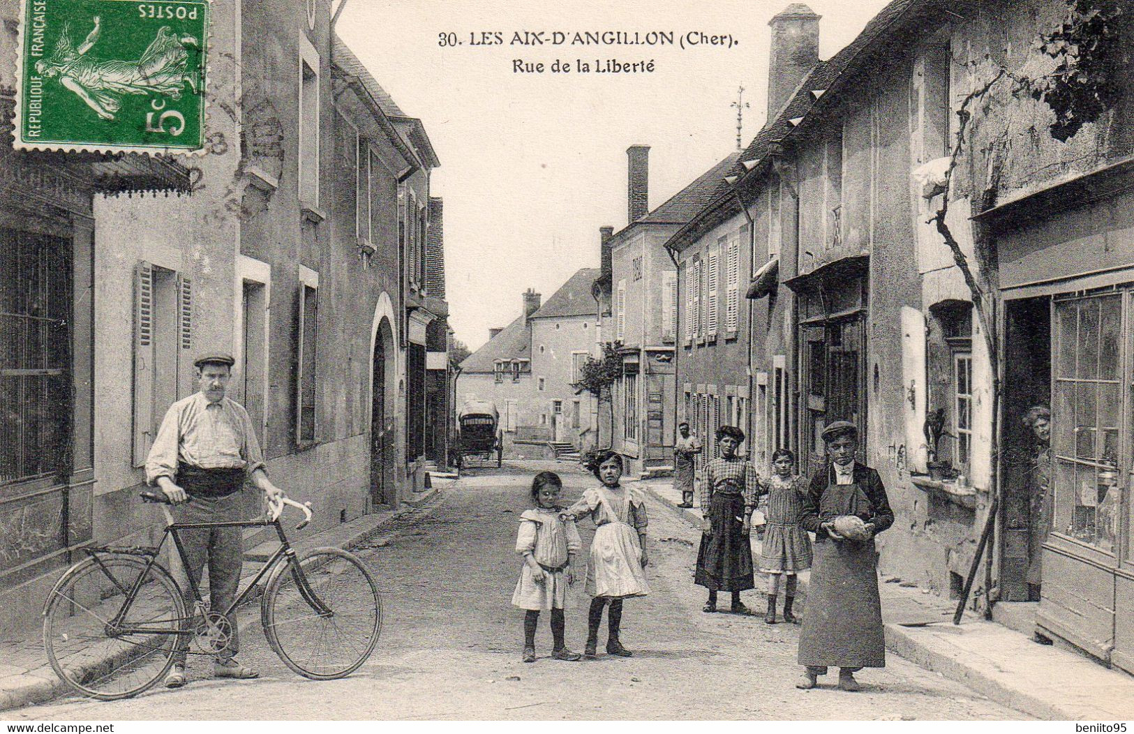 CPA Les AIX-D'ANGILLON - Rue De La Liberté. - Les Aix-d'Angillon