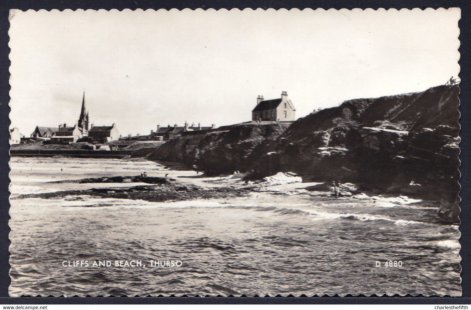 SCOTLAND * CLIFFS AND BEACH THURSO * Valentine's Virgin Old Card - Caithness