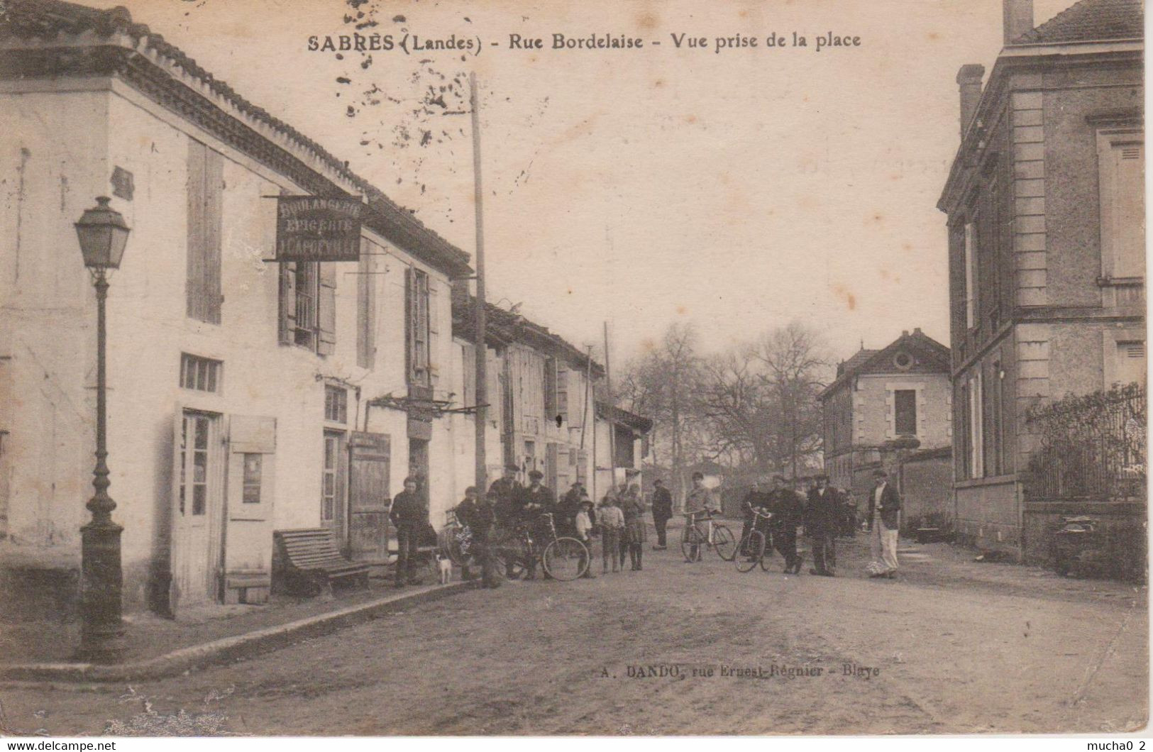 40 - SABRES - RUE BORDELAISE - VUE PRISE DE LA PLACE - Sabres