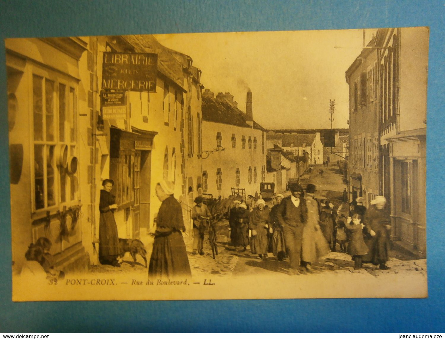 Pont Croix Rue Du Boulevard, Très Bel état Très Animée Rare, Voyagée 1945,  Envoi En Lettre économique 1.06 €, Possibili - Pont-Croix