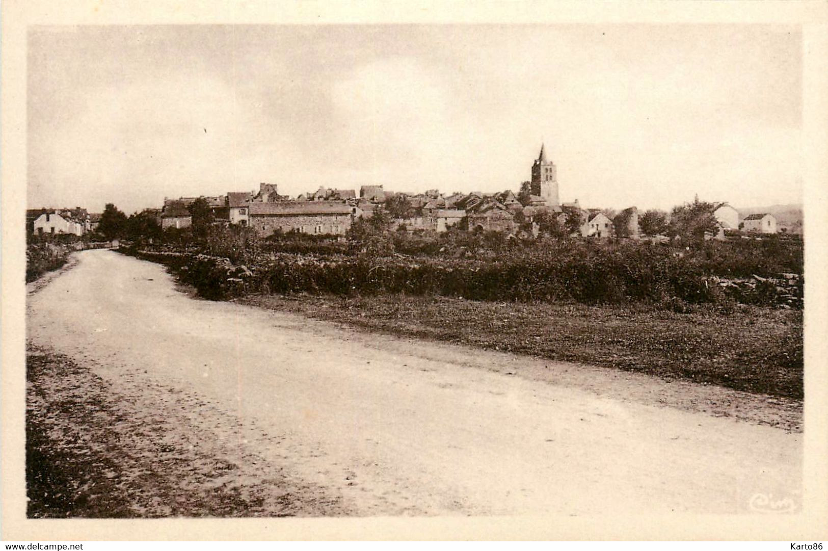 Sauveterre * Panorama Et Entrée Par La Route De Nancelle - Altri & Non Classificati