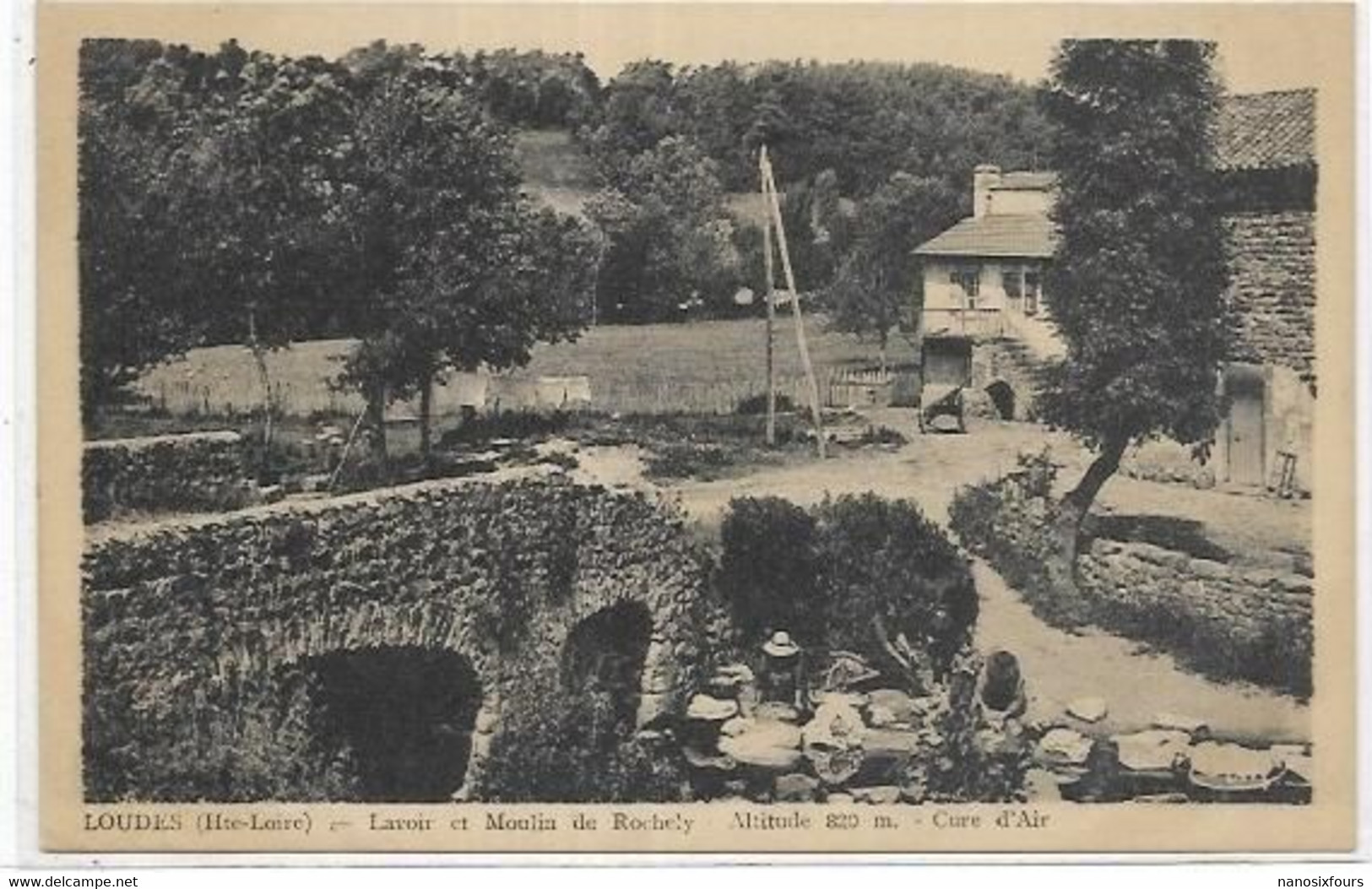 D43.  LOUDES.  LAVOIR ET MOULIN DE ROCHELY - Loudes