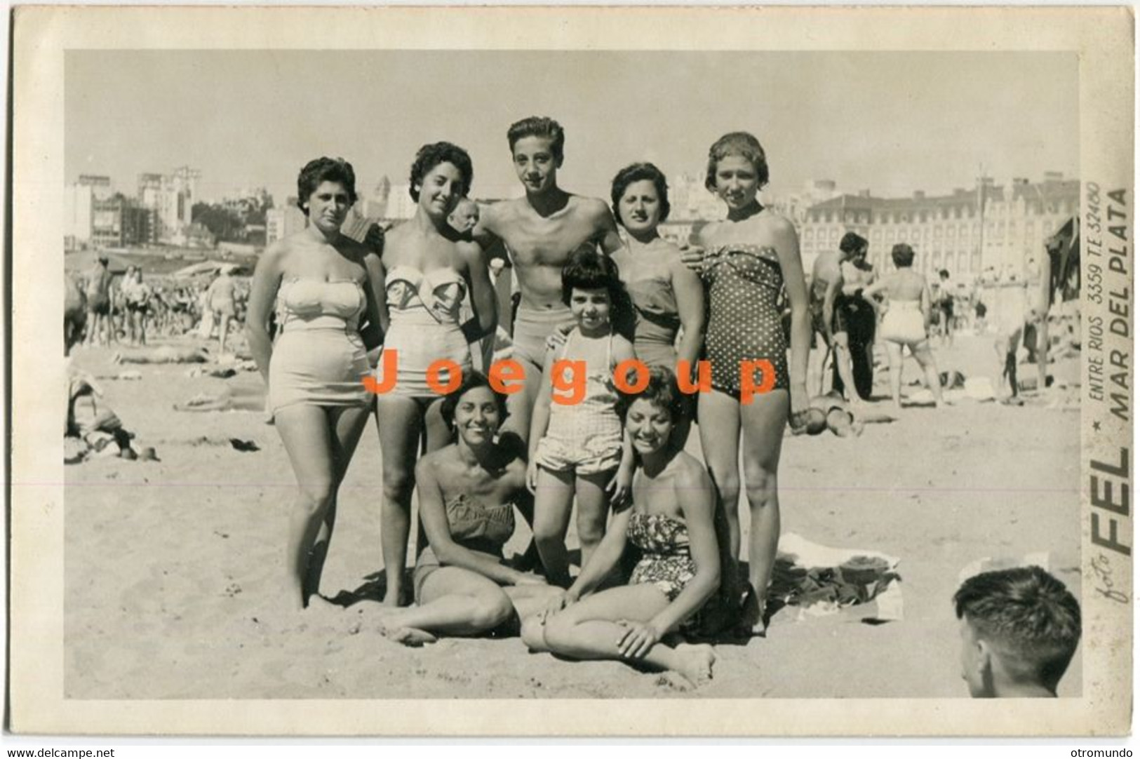 Photo Postcard Foto Fel Women Little Girl Young Boy Teenagers In Swimsuit Swimwear Beach Mar Del Plata Argentina 1959 - Anonieme Personen
