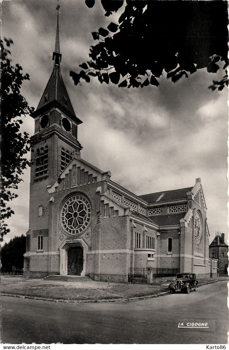 Chaulnes * Place De L'église * Automobile Voiture Ancienne - Chaulnes