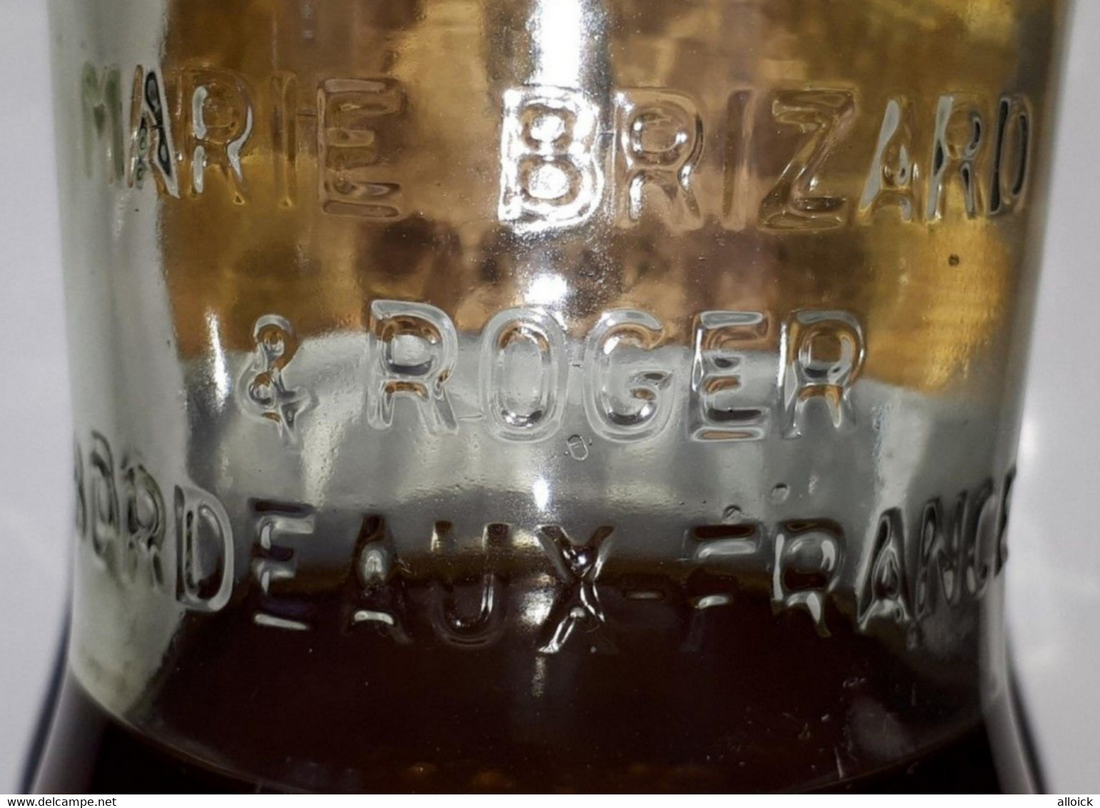 Très Rare bouteille d'Anisette Marie Brizard de 1955 - Bicentenaire 1755-1955 - Voir l'annonce et les scans.