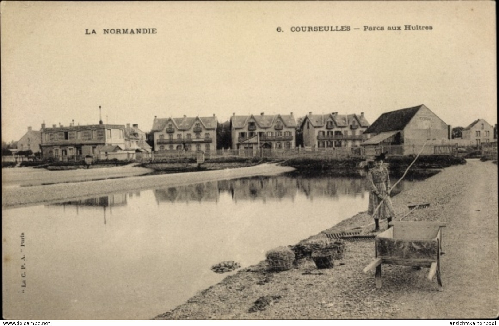 CPA Courseulles Sur Mer Calvados, Parcs Aux Huitres, Femme Avec Râteau - Other & Unclassified