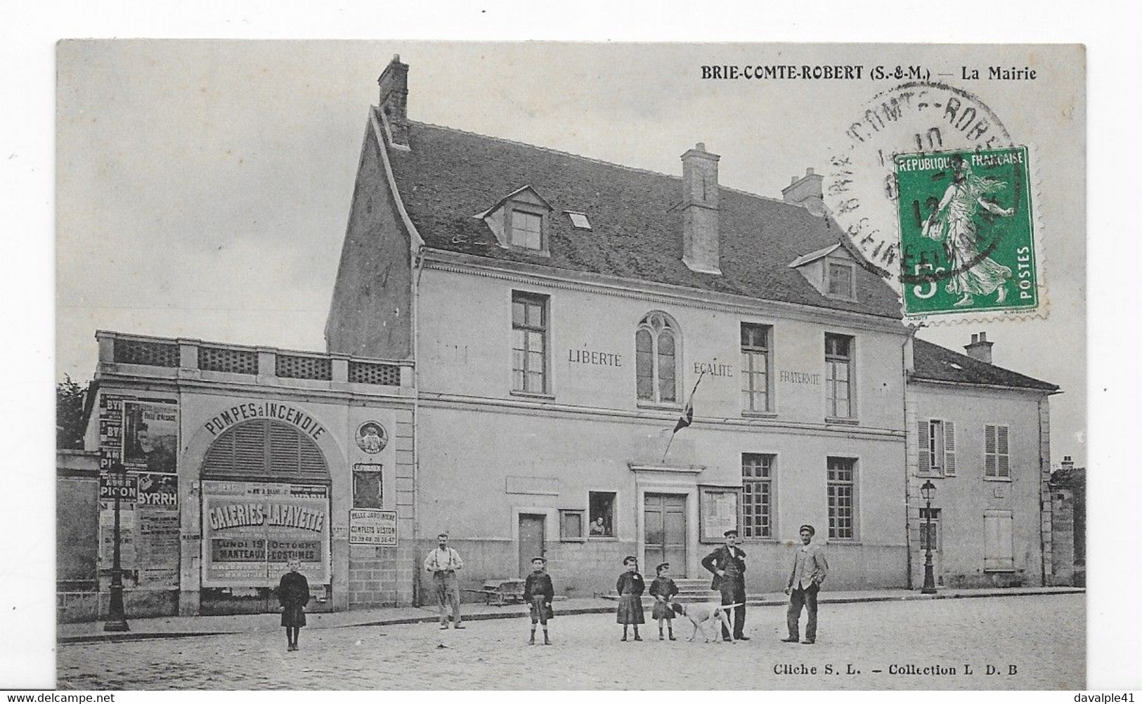 77 BRIE  -COMTE-  ROBERT  LA MAIRIE  ANIMEE . BON ETAT. VOIR LES   2 SCANS - Brie Comte Robert