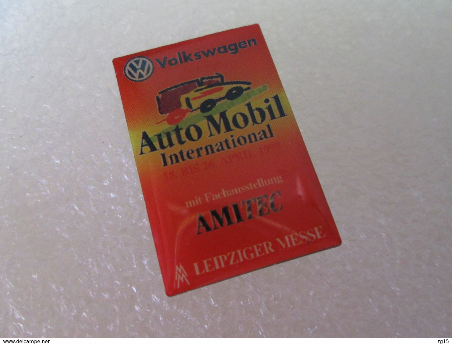 PIN'S    VOLKSWAGEN   AUTO MOBIL INTERNATIONAL   1998 - Volkswagen