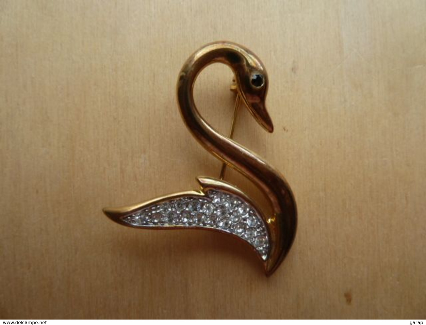 Broc-056 Broche Ancienne Cygne En Cuivre Serti De Brillants - Autres & Non Classés