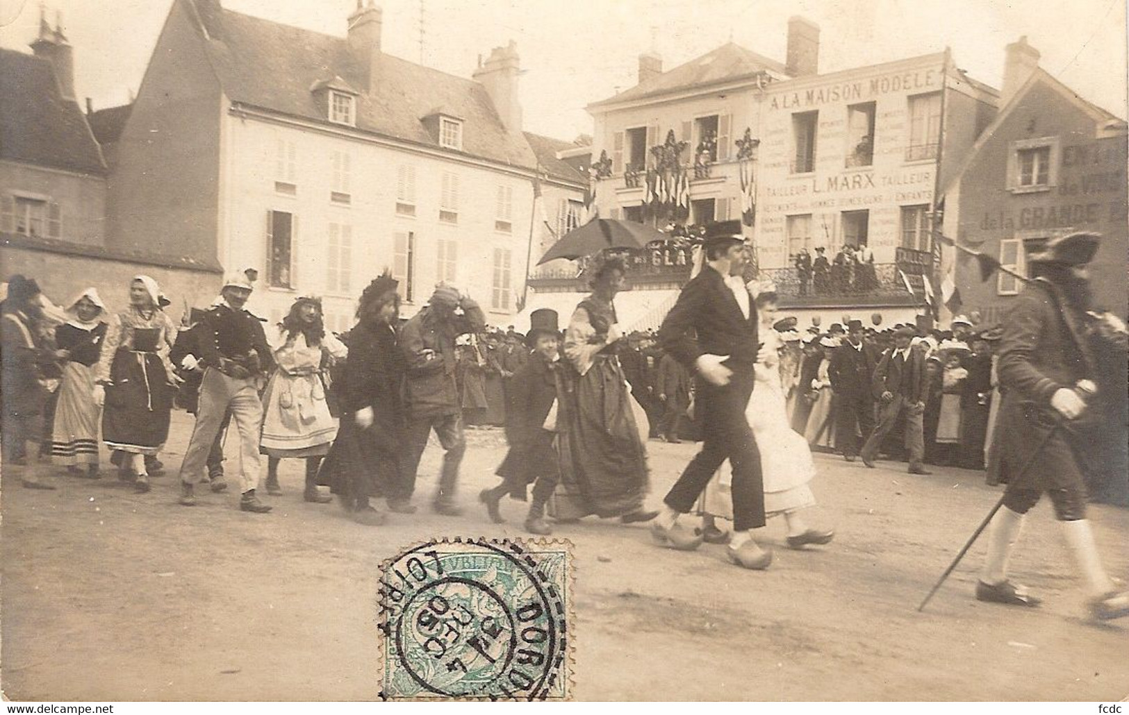 45 MONTARGIS Carte-photo Place MIRABEAU,devant Chez LéVY MARKX,banque De France Pas Construite - Montargis