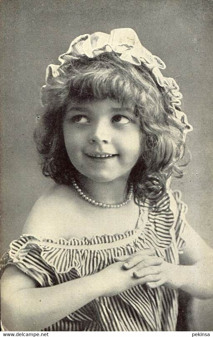 PRETTY LITTLE EDWARDIAN GIRL FINE OLD REAL PHOTO Postcard - Abbildungen