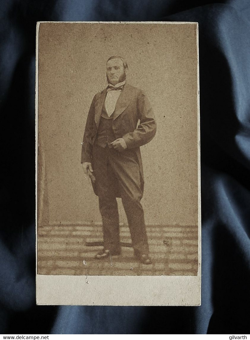 Photo CDV Anonyme  Homme élégant  Favoris  Sec. Empire  CA 1865 - L503L - Anciennes (Av. 1900)