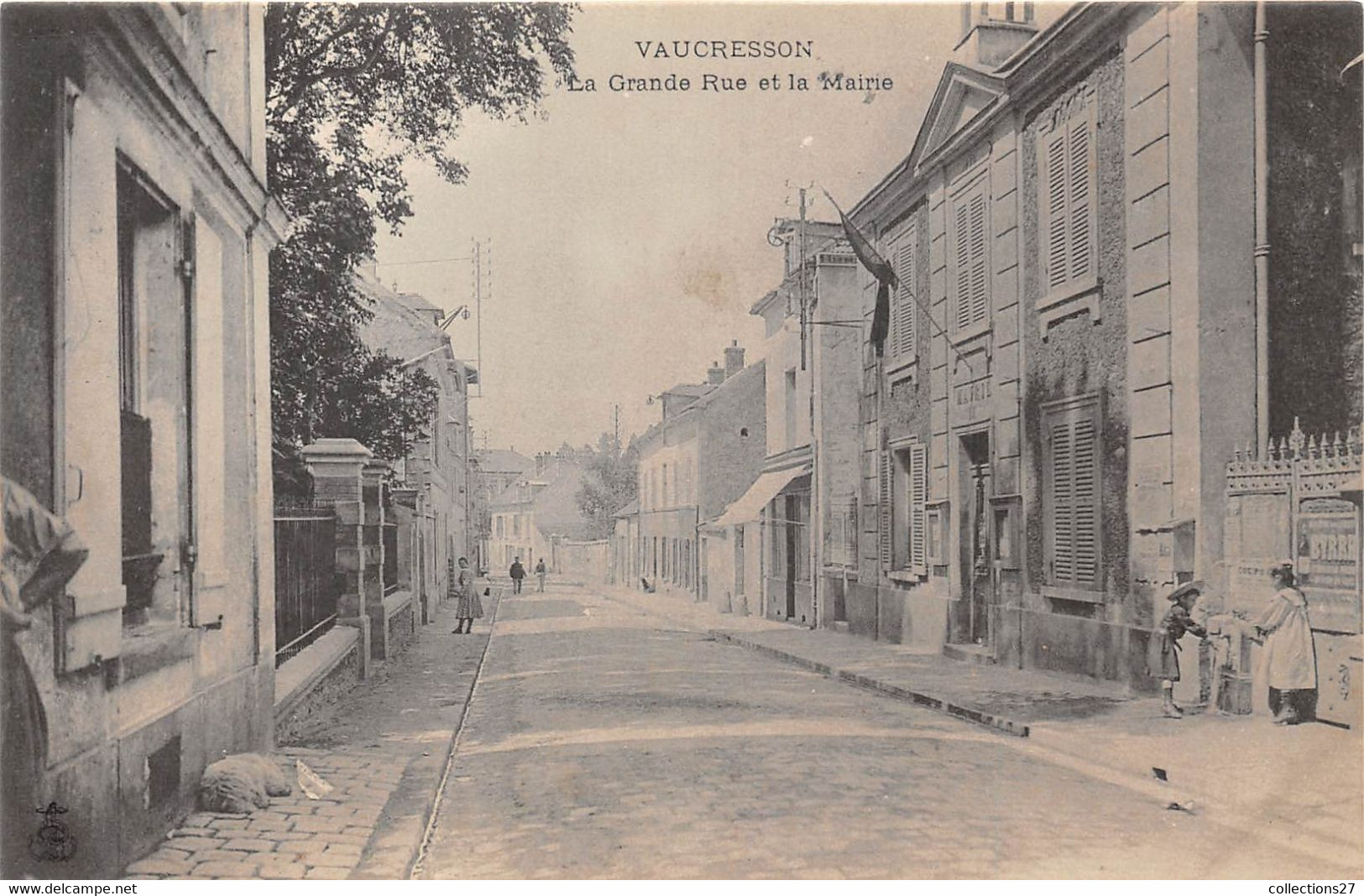 92-VAUCRESSON- LA GRANDE RUE ET LA MAIRIE - Vaucresson