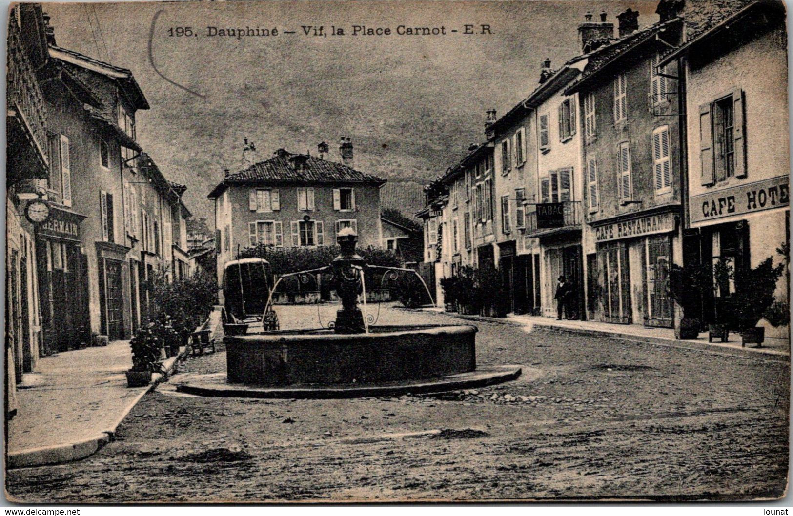 38 VIF - La Place Carnot - Vif