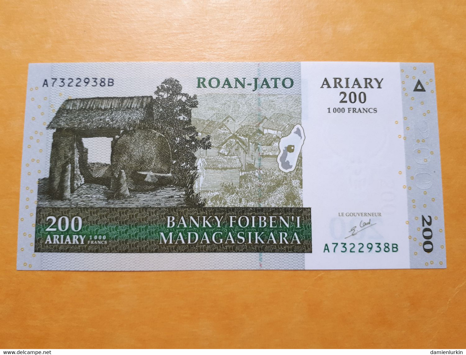 MADAGASCAR 200 ARIARY 2004 UNC - Madagascar