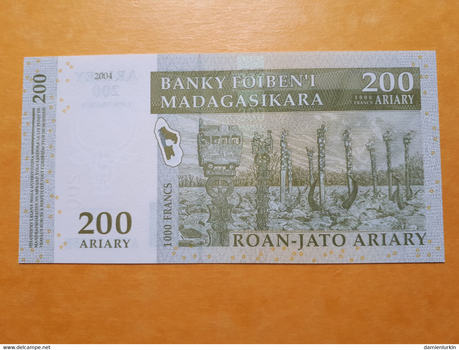 MADAGASCAR 200 ARIARY 2004 UNC - Madagascar