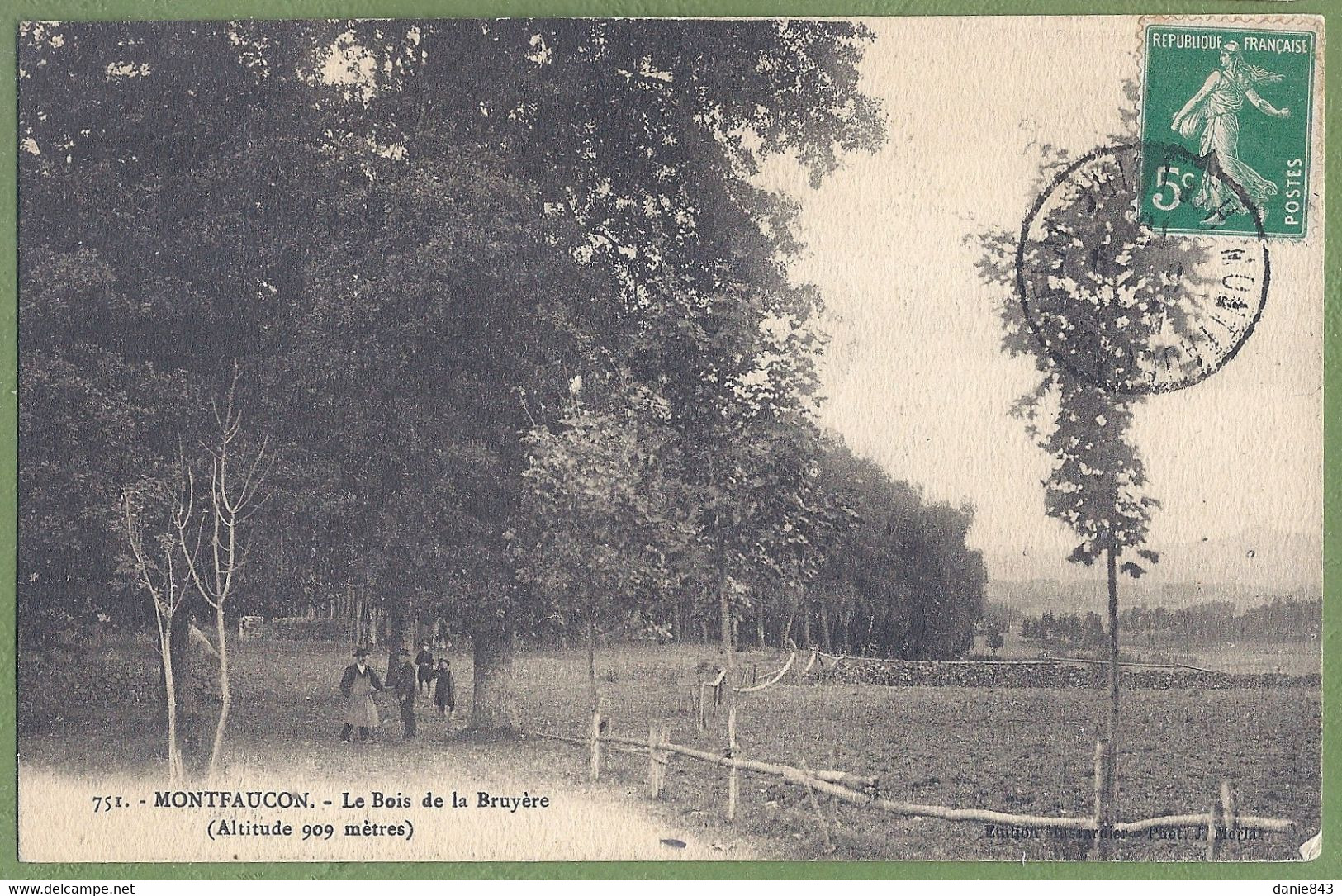 CPA - HAUTE LOIRE - MONTFAUCON - LE BOIS DE LA BRUYERE - Animation - édition Massardier Photo J. Merlat / 751 - Montfaucon En Velay