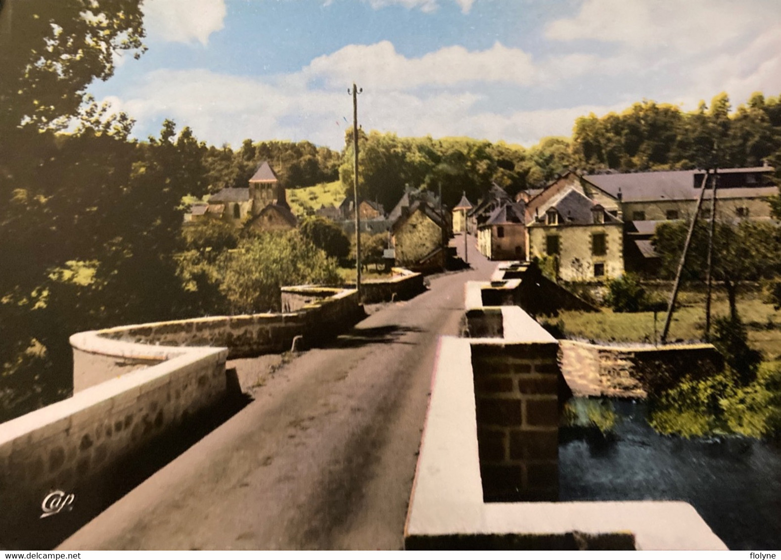 Le Moutier D’ahun - Route Et Le Pont Romain Sur La Creuse - Moutier D'Ahun