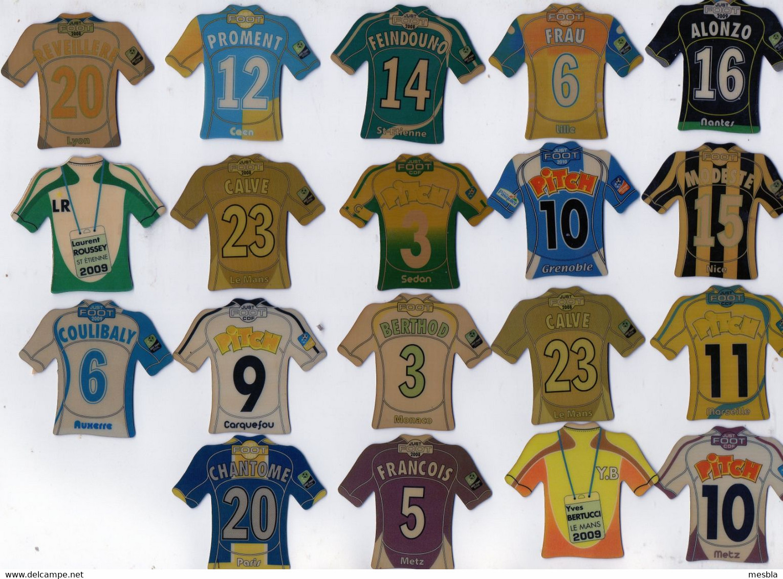 19  MAGNETS  PITCH -  MAILLOTS De FOOTBALL à Collectionner Avec Le Nom Des Joueurs -  Années 2008 - 2009 - Sport