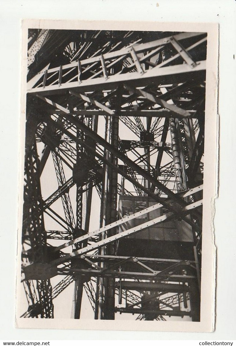 PARIS - La Tour Eiffel. L'Ascenseur Du 2* Au 3* Etage - FP - Non  VG - Tour Eiffel