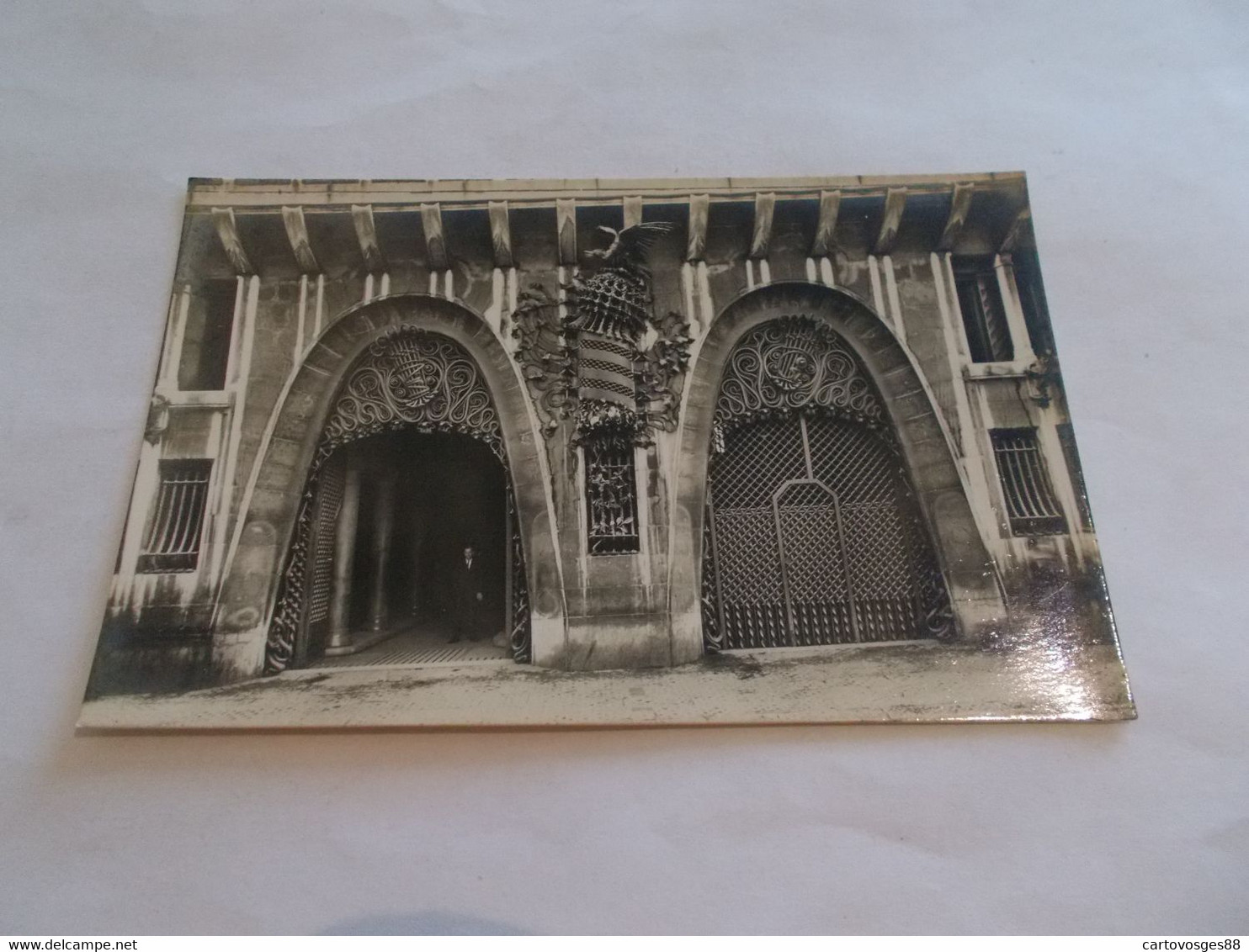 BARCELONA  ( ESPANA ESPAGNE SPAIN )  PUERTA Y VERJA DE LA CASA  GUELL EN LA CALLE CONDE DEL ASAITO  ANIMEES - Barcelona