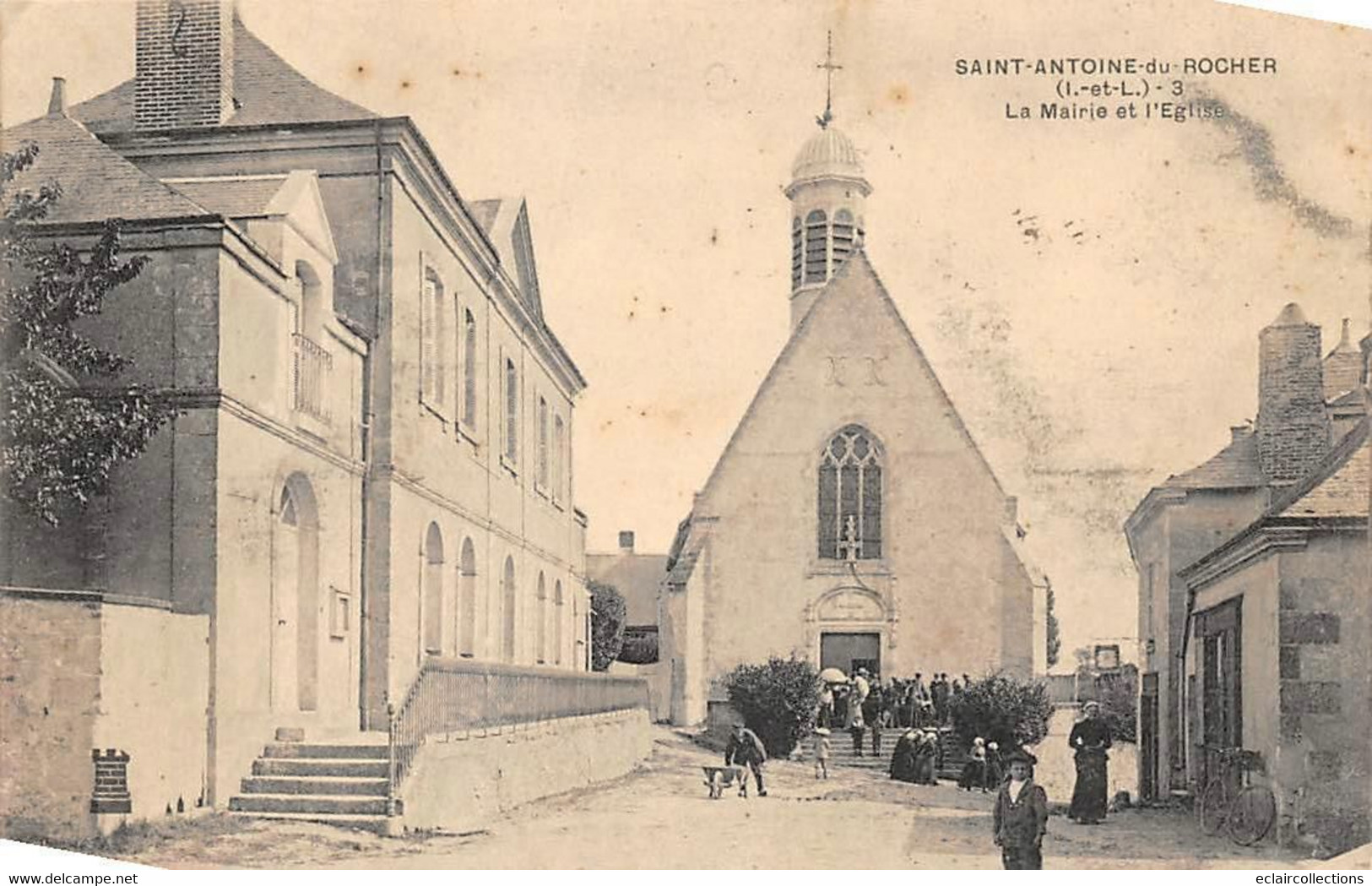 Saint-Antoine-du-Rocher        37        La Mairie Et L'église  -   Sortie De Messe  ?? -   (voir Scan) - Other & Unclassified