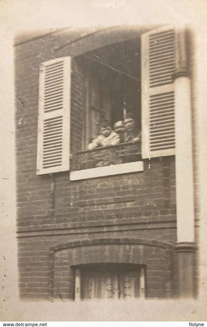 Sotteville - Carte Photo - Une Famille à La Fenêtre De Son Habitation - 1914 - Sotteville Les Rouen