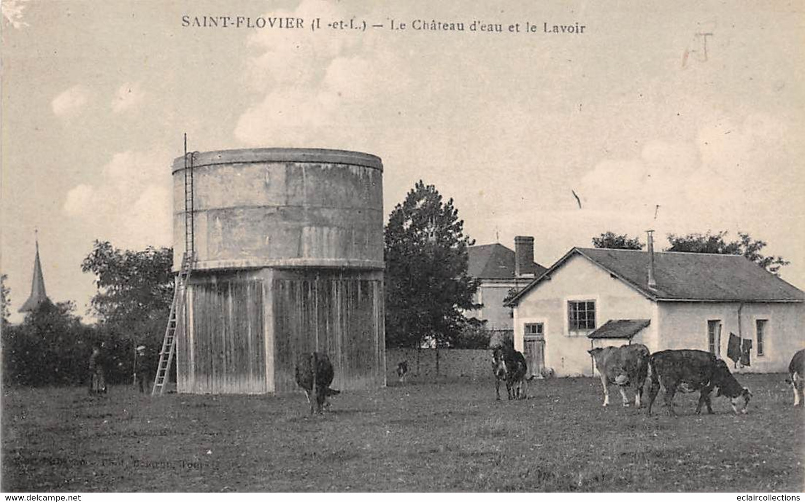 Saint-Flovier        37       Le Château D'eau Et Le Lavoir   - 2-       (voir Scan) - Autres & Non Classés