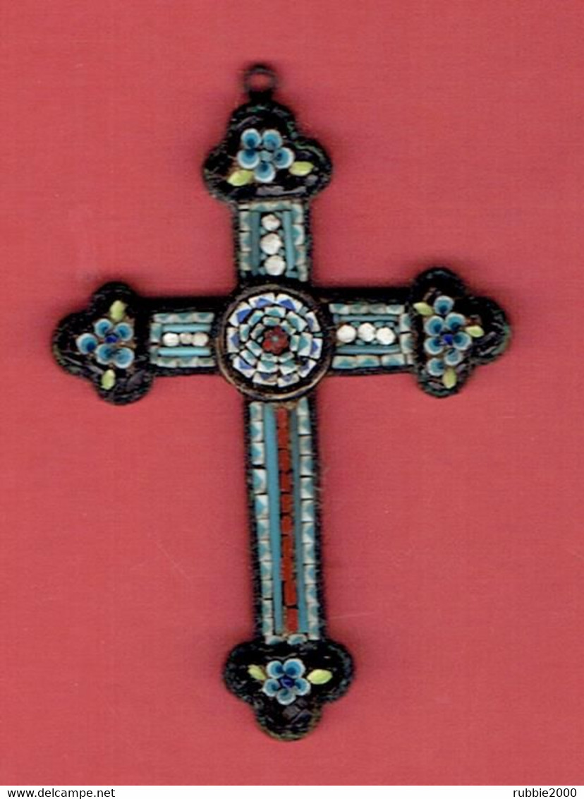 PENDENTIF EN MICRO MOSAIQUE CROIX CATHOLIQUE - Pendentifs