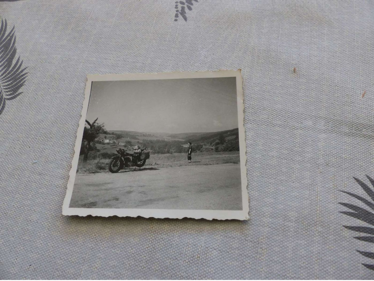 25-9 , 11 - Photo , Ballade En Moto Aux Environs De Lyon, 1948 - Coches
