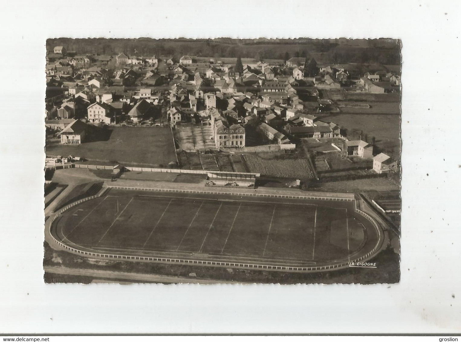 EN AVION SUR LANNEMEZAN (HAUTES PYRENNEES) 65.258.01 CARTE PHOTO VUE DU STADE MUNICIPAL - Lannemezan