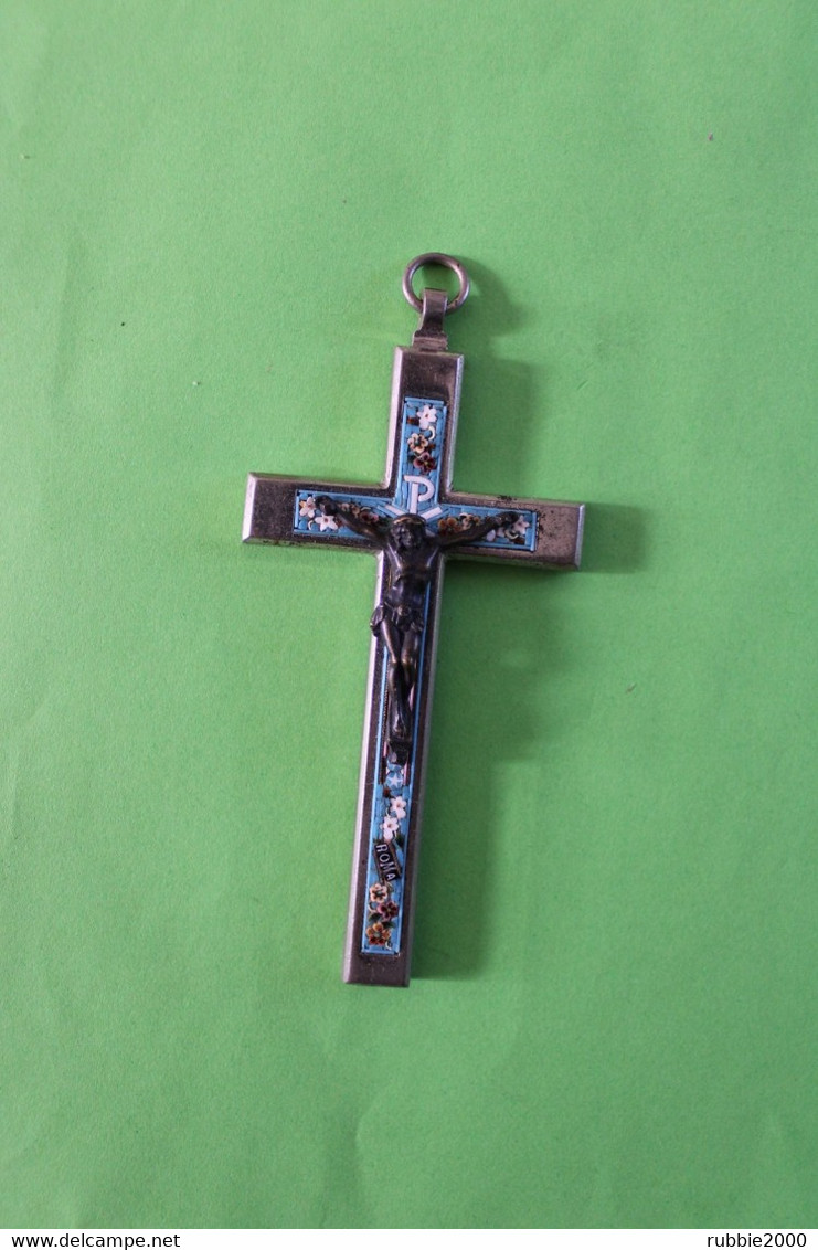 CHRIST EN CROIX EN MICRO MOSAIQUE CHROME ET LAITON CRUCIFIX TRAVAIL ITALIE MILIEU XX° - Pendentifs