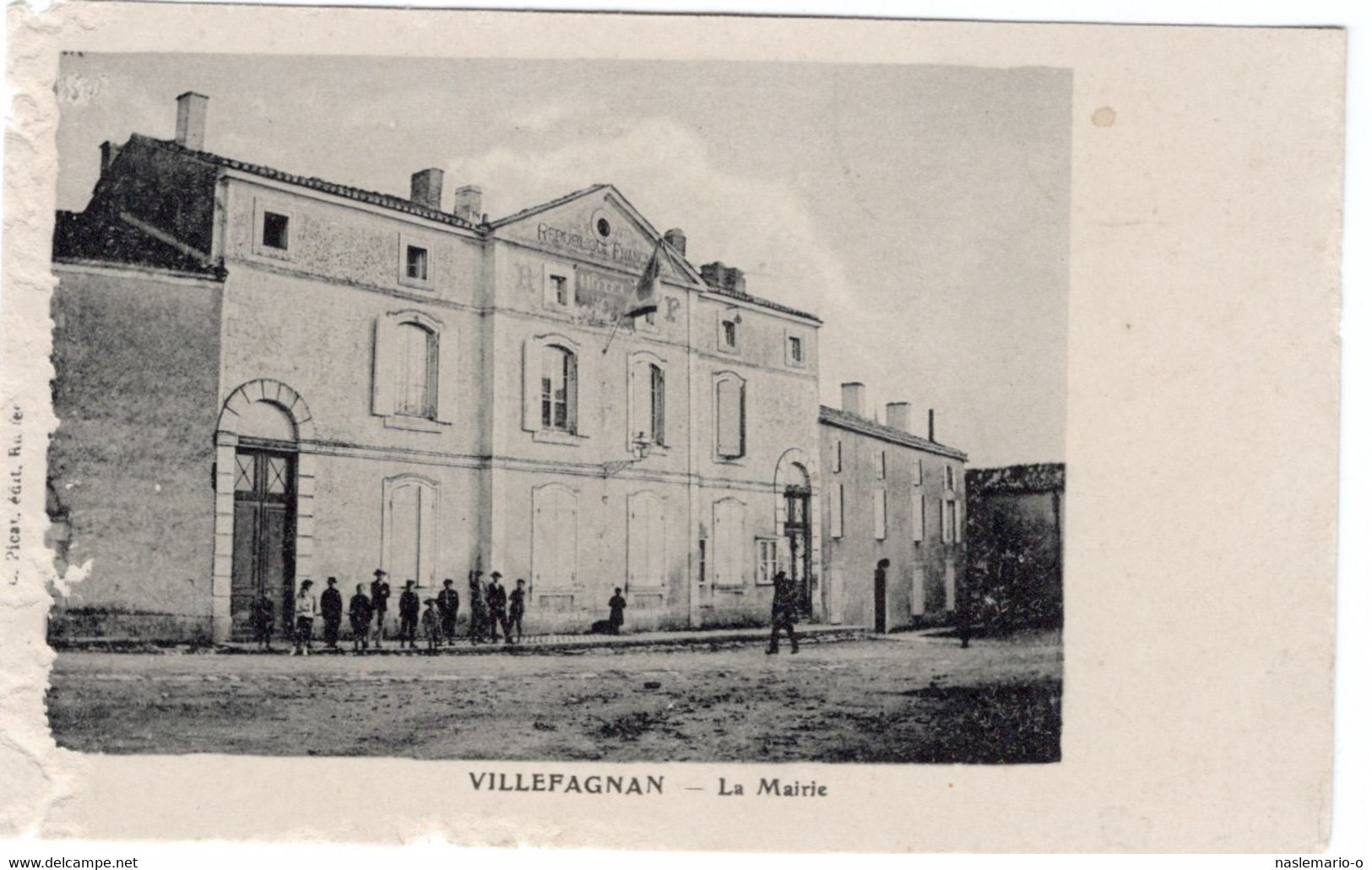 CPA 16 VILLEFAGNAN La Mairie  (abimé Sur Le Côté) - Villefagnan