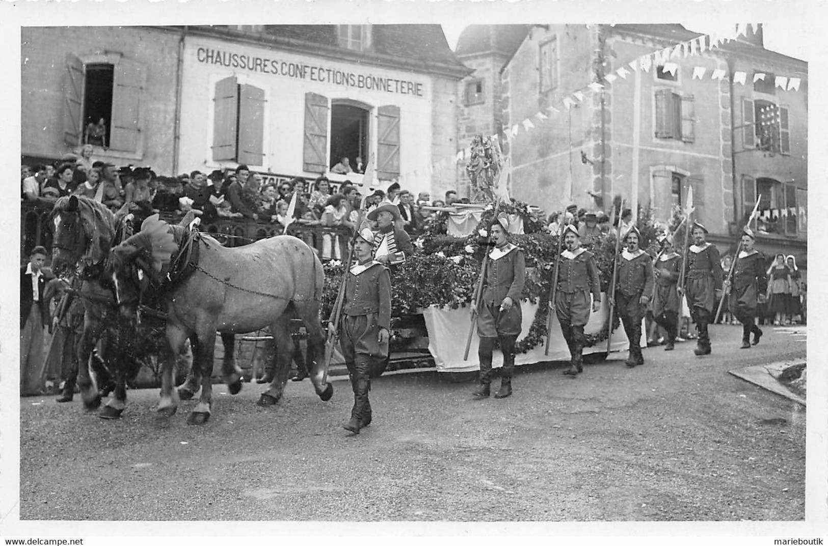 Gray ? - Photo - Défilé Tricentenaire  -1950 - Gray