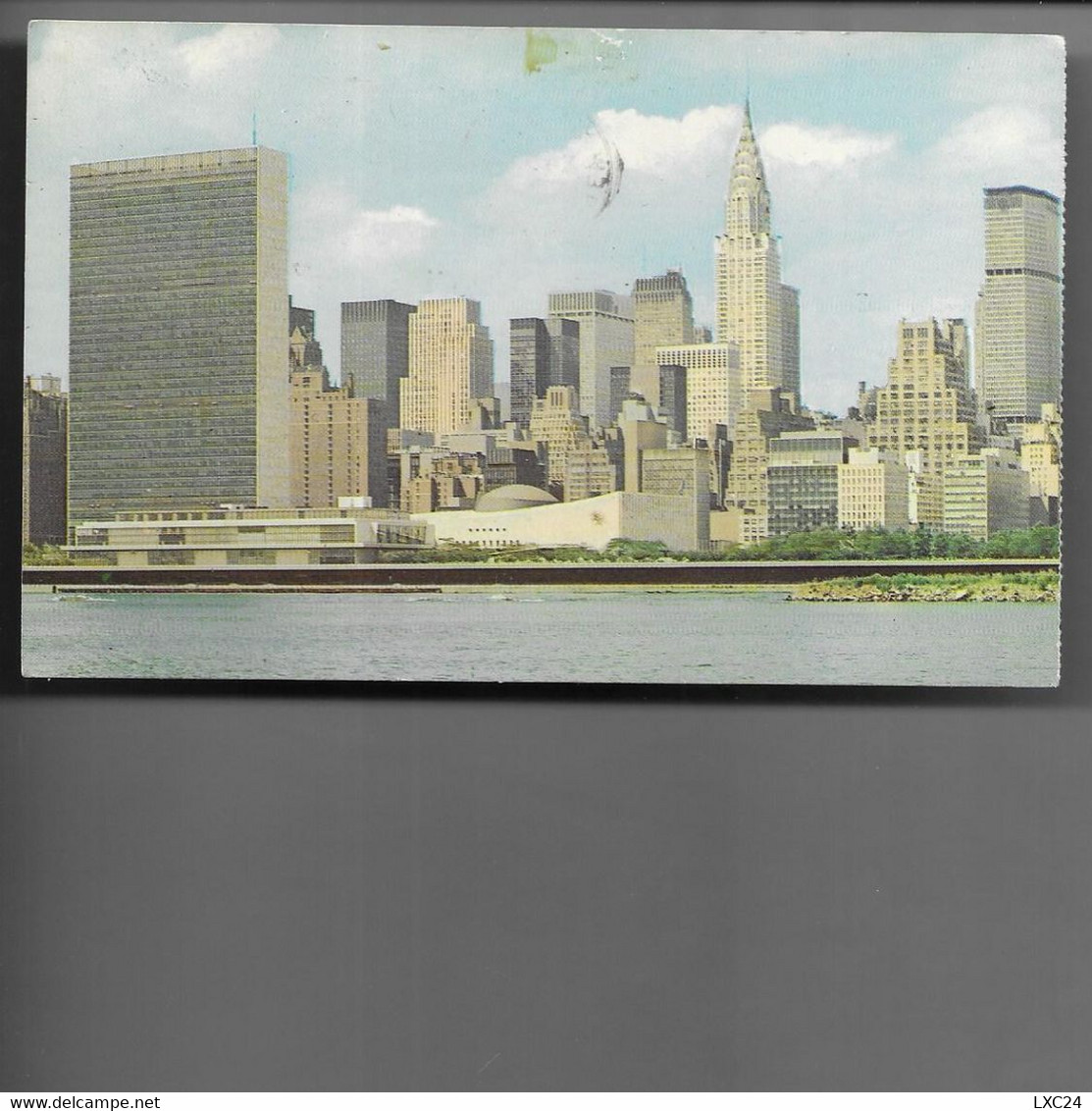 POSTCARD U.N. STAMP 1975 - Briefe U. Dokumente