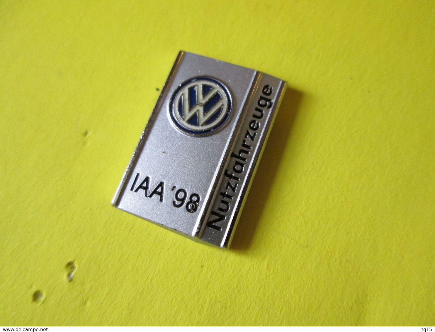 PIN'S    VOLKSWAGEN   IAA 98  NUTZFAHRZEUGE - Volkswagen