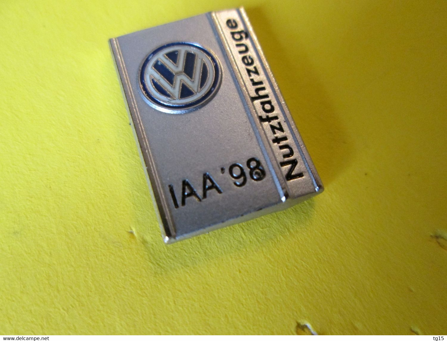 PIN'S    VOLKSWAGEN   IAA 98  NUTZFAHRZEUGE - Volkswagen