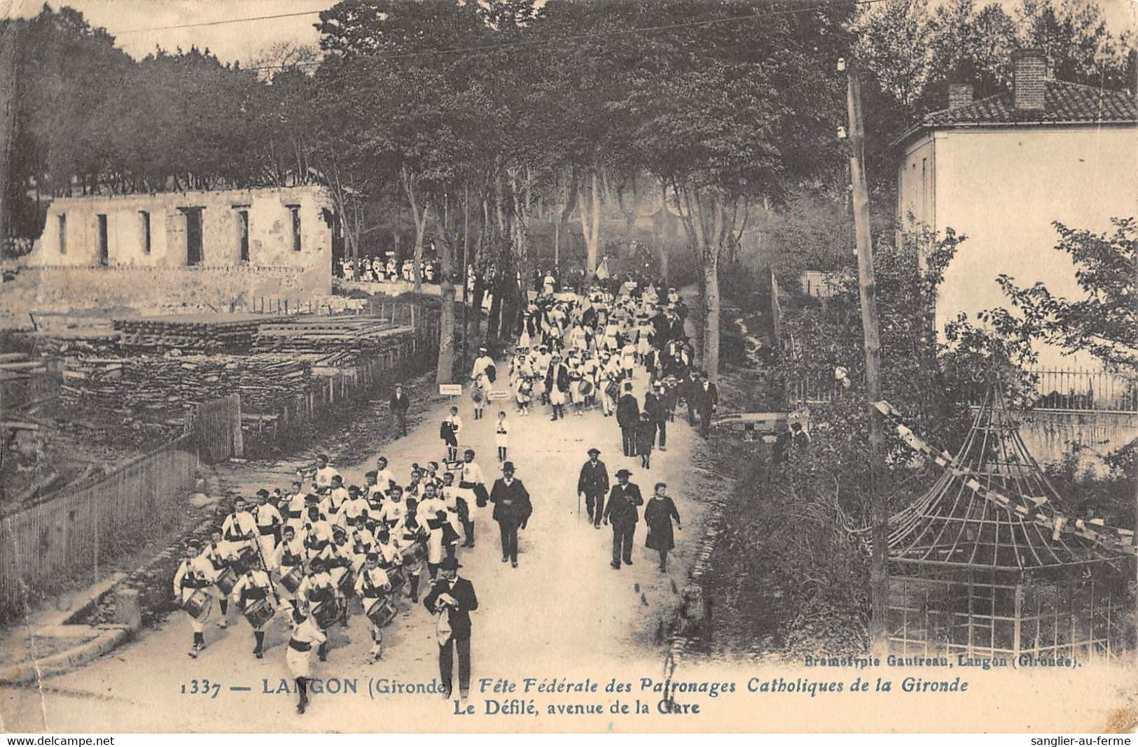 CPA 33 LANGON FETE FEDERALE DES PATRONAGES CATHOLIQUES DE LA GIRONDE LE DEFILE AVENUE DE LA GARE - Langon