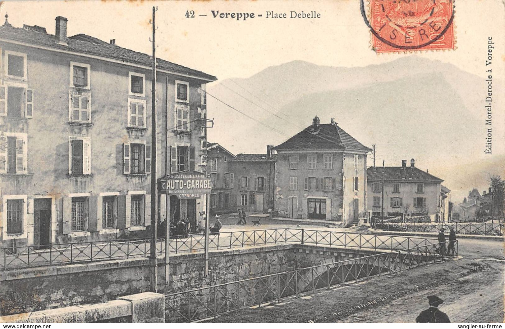 CPA 38 VOREPPE PLACE DEBELLE - Voreppe