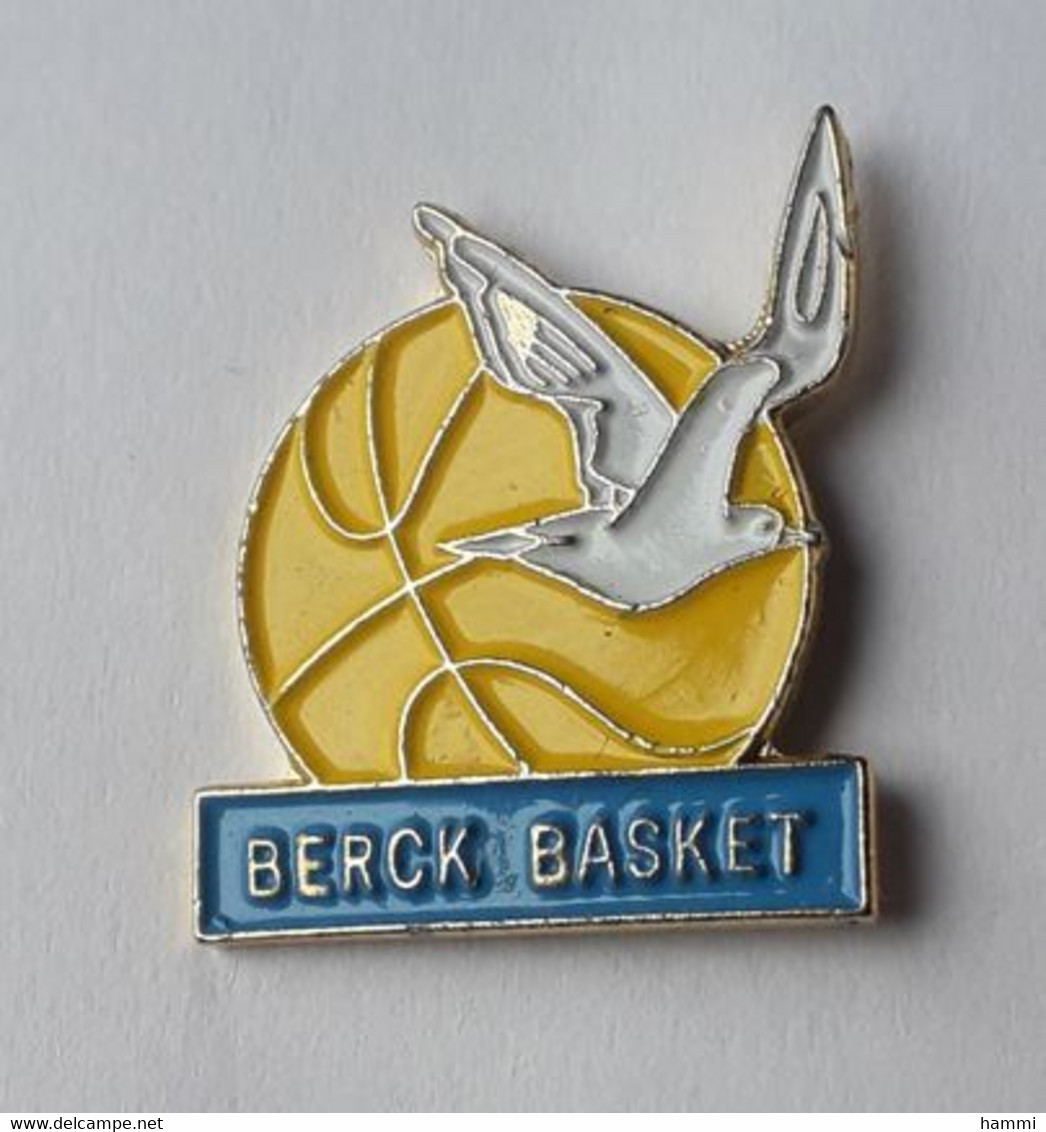 SP183 Pin's Basket Basketball BERCK SUR MER Pas-de-Calais Oiseau Mouette Bird Achat Immédiat - Basketball