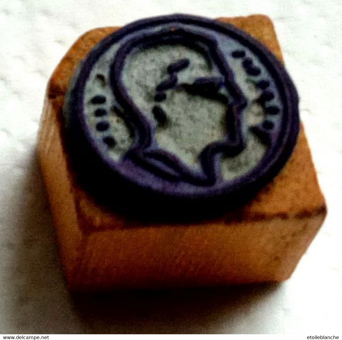 Médaille, Ancien Tampon Scolaire,  Cube Bois - French Antique Rubber Stamp, Medal, Tête Homme, Effigie - Scrapbooking