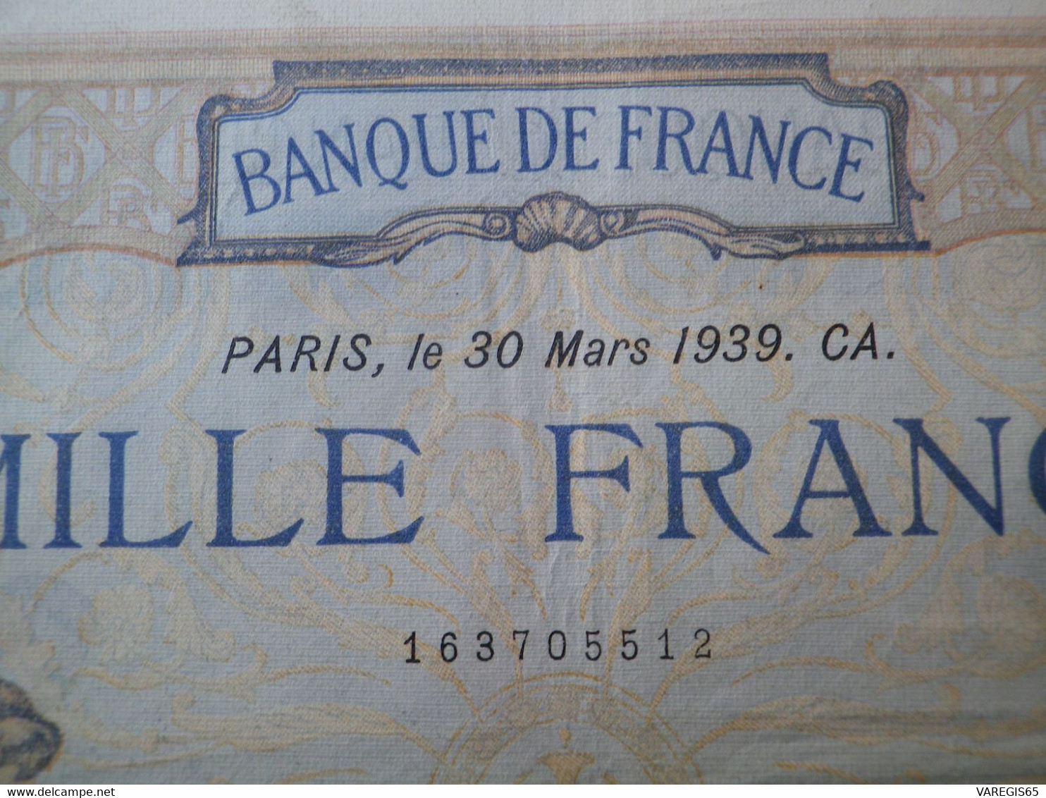 BANQUE DE FRANCE - BILLET DE 1000 FRANCS - 30 MARS 1939 - 6 TROUS D'EPINGLE ,DISCRETES SALISSURES ET TRACES DE PLIS - - 1 000 F 1927-1940 ''Cérès Et Mercure''