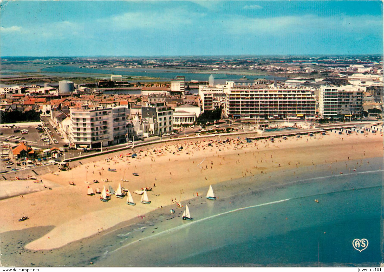 CPSM Les Sables D'Olonne-Plage Et Quartier Du Casino-Timbre   L966 - Sables D'Olonne