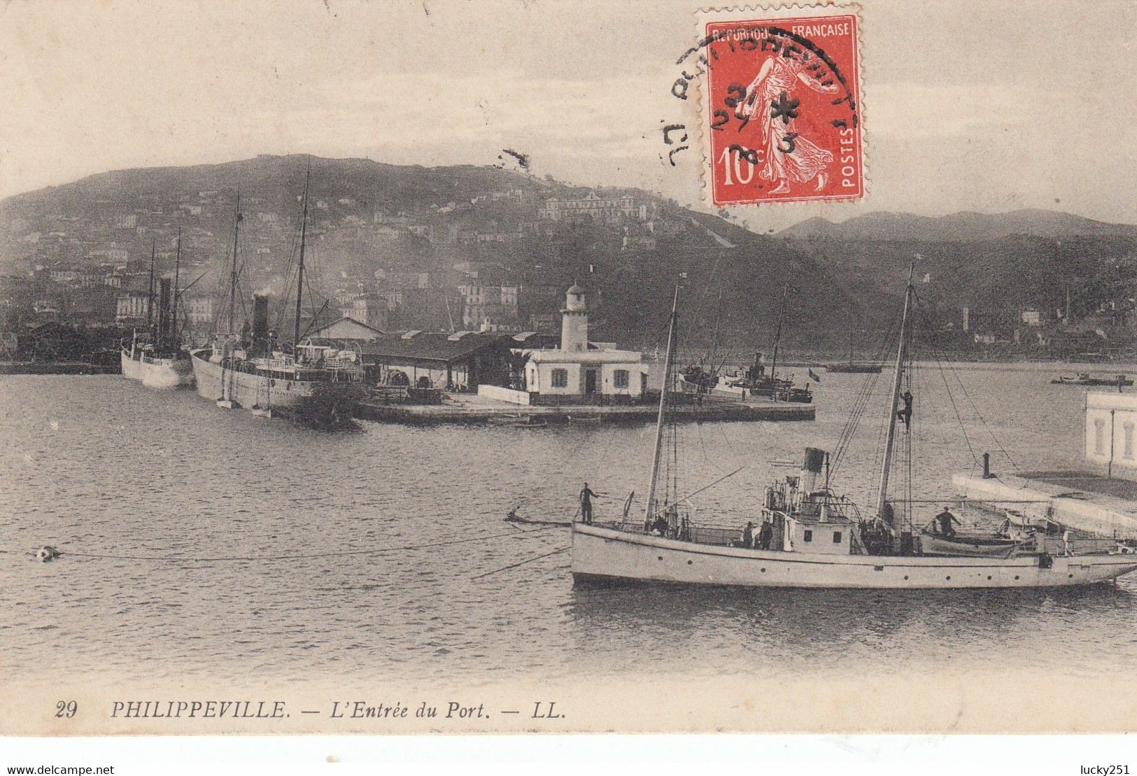 Algérie - Circulée - Philippeville - L'entrée Du Port - Le Phare - Lighthouses