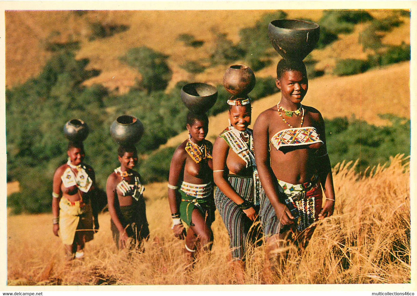 021021 - AFRIQUE DU SUD - Young Zulu Girls Fetching Water, Valley Of 1000 Hills NATAL - Etnique Seins Nu Africain Zoulou - Afrique Du Sud