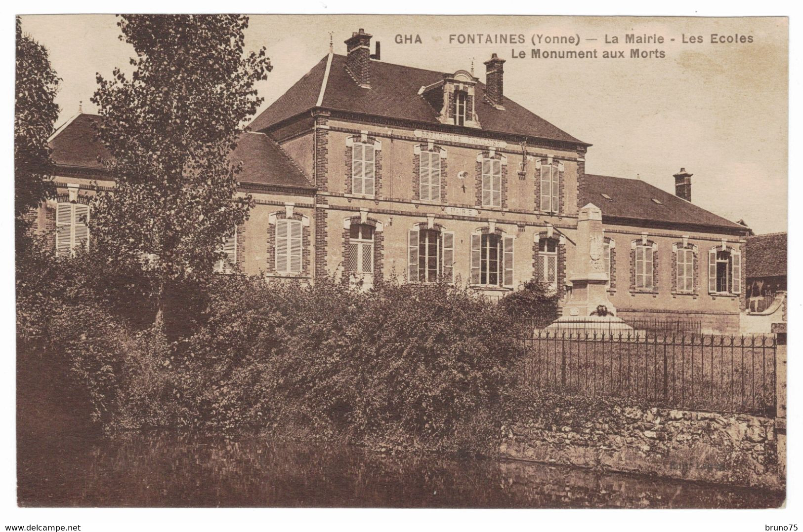 89 - FONTAINES - La Mairie - Les Ecoles - Le Monument Aux Morts - Fontaines Salees