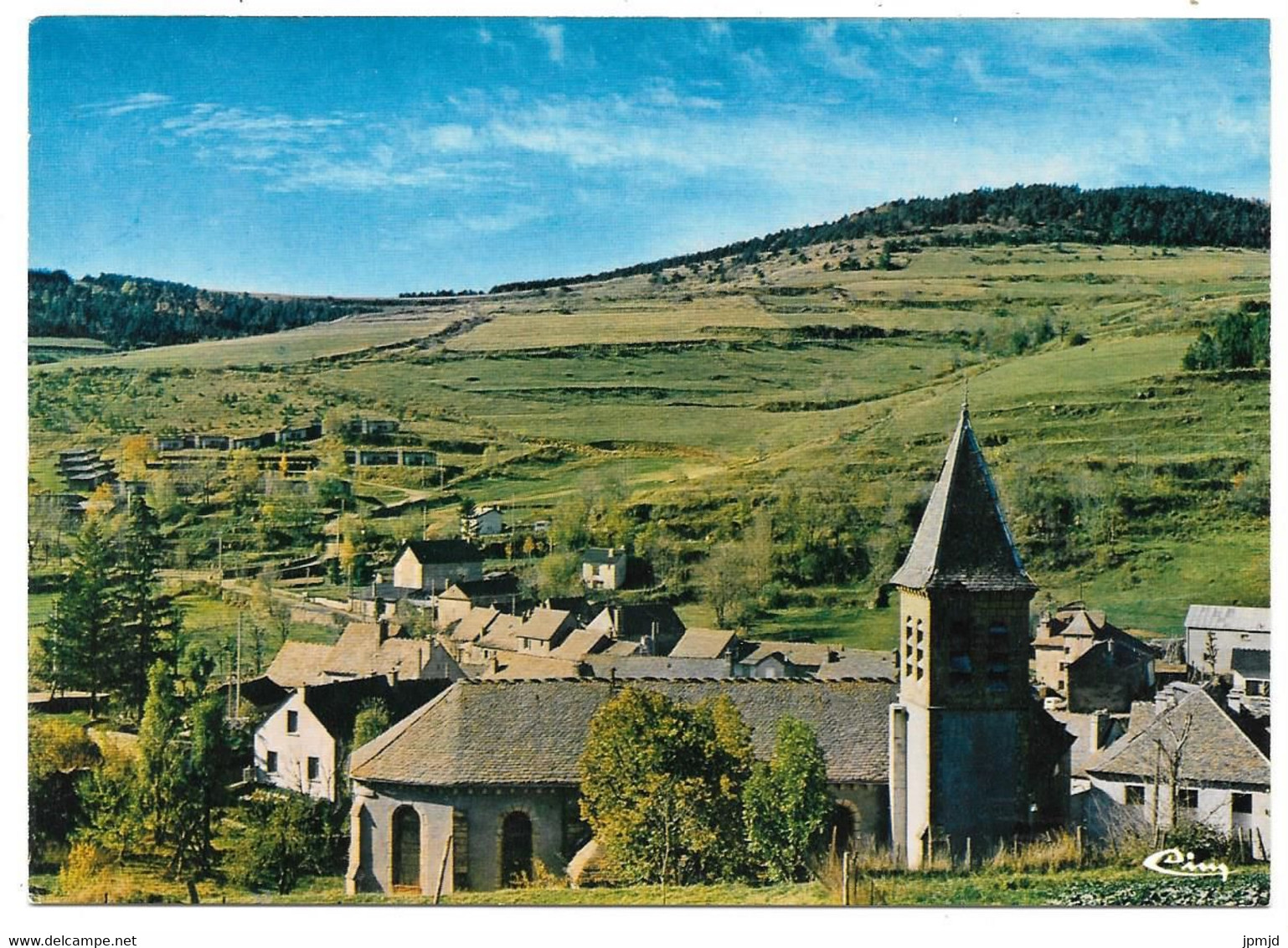 48 - LE BLEYMARD - Vue Générale - L'église - Le Village De Vacances - Ed. Cim Combier - Le Bleymard